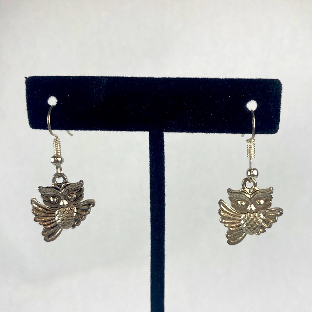 Owl earrings beautiful detail charm silver color lightweight Handmade